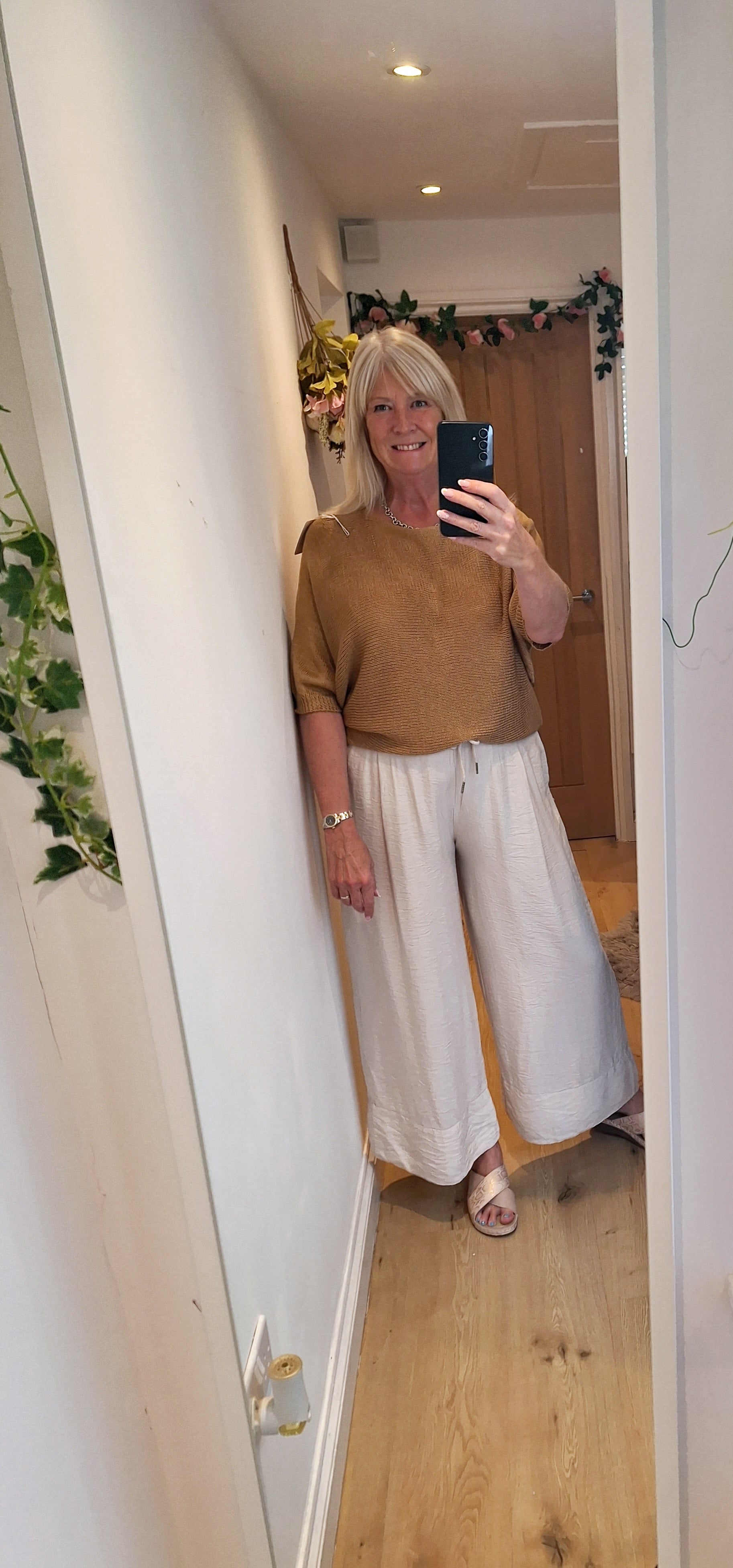 New Daisy Back Fine Knit Copper Gold or Black