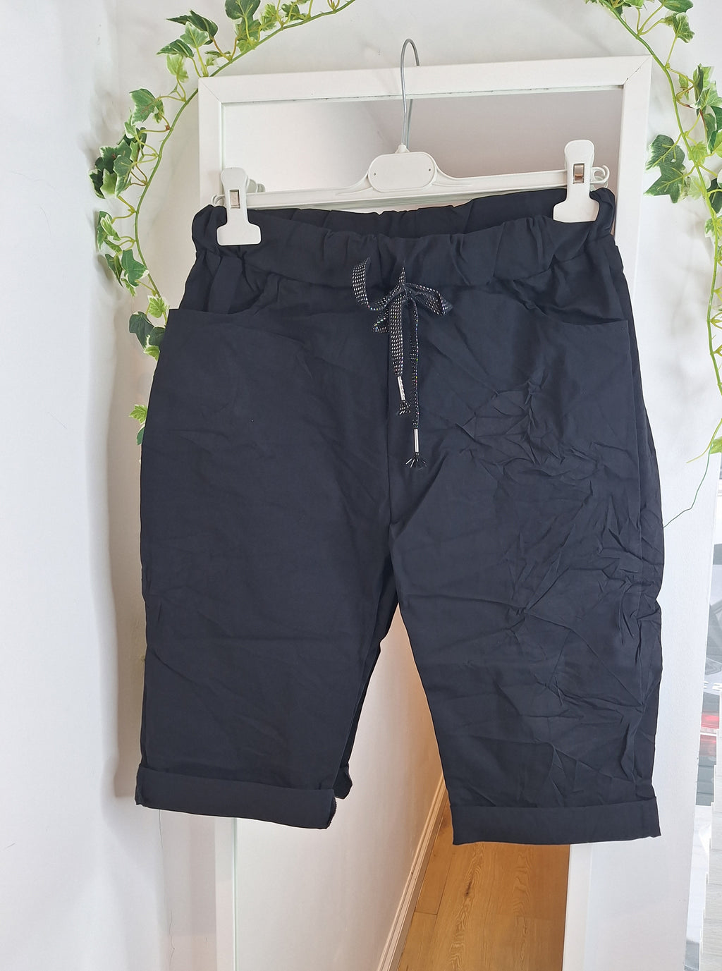 Sandra Reg Shorts Black and White