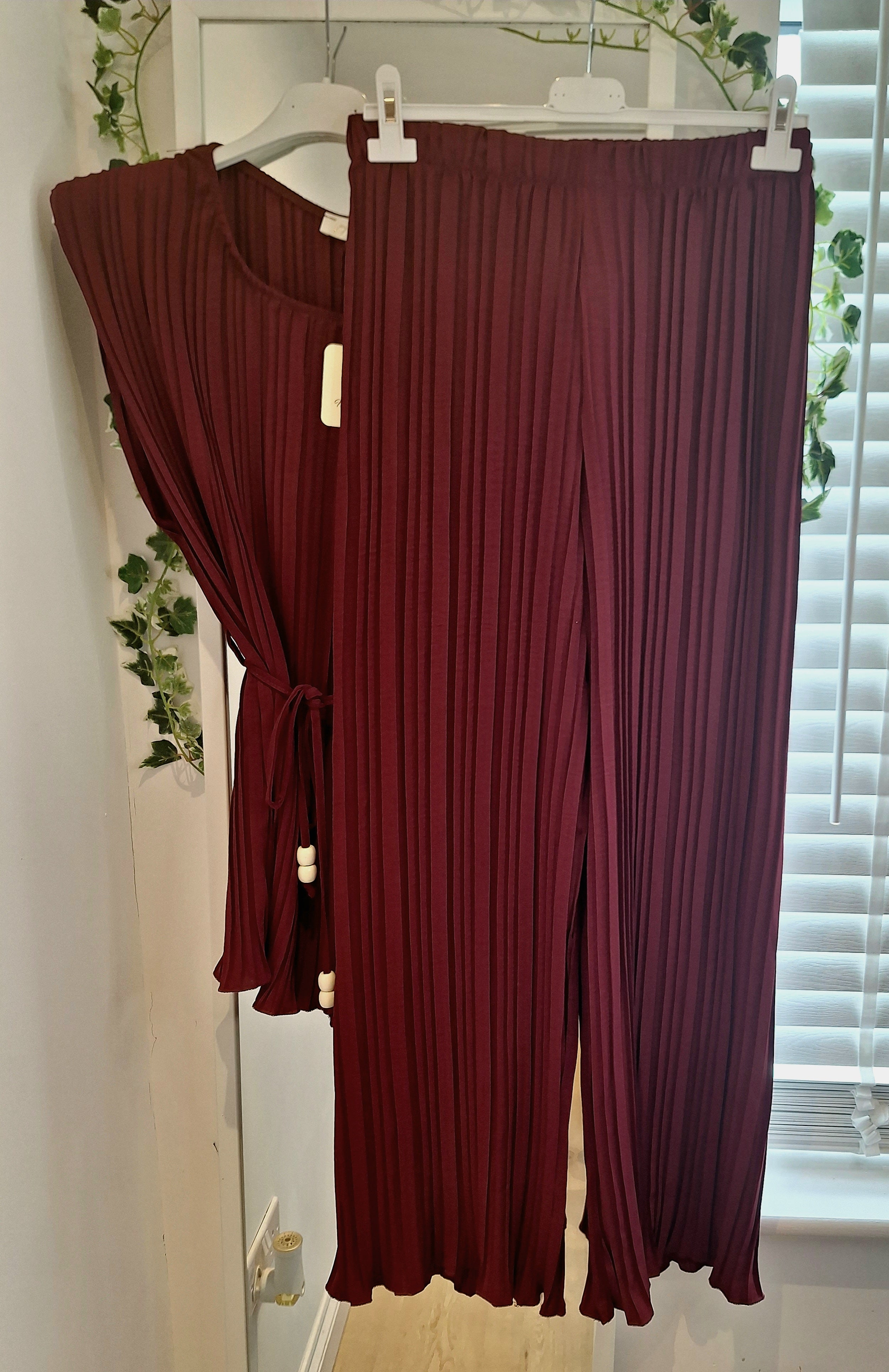 New Dynasty Set Burgundy Wine