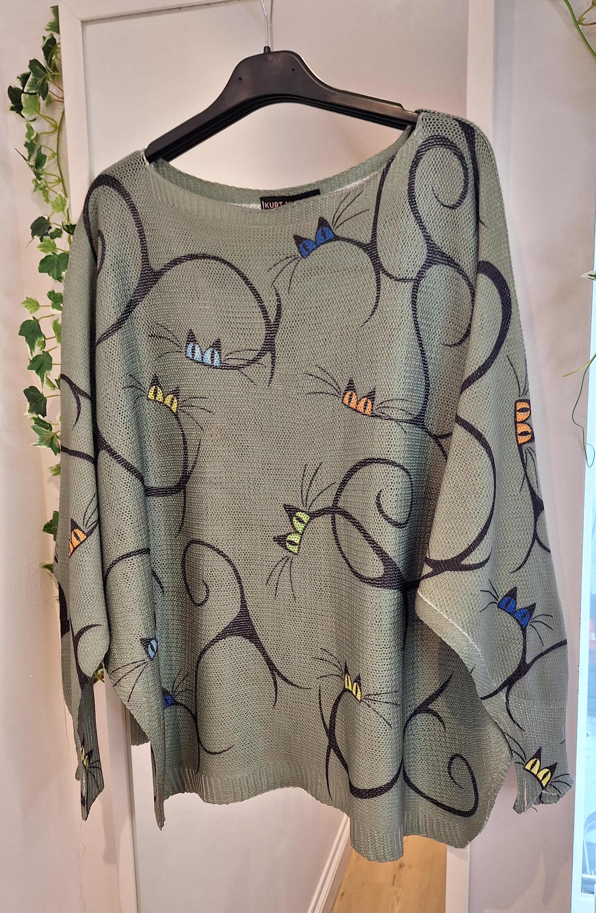 New Cats Eye Waxy Knit Suits Size 12-16