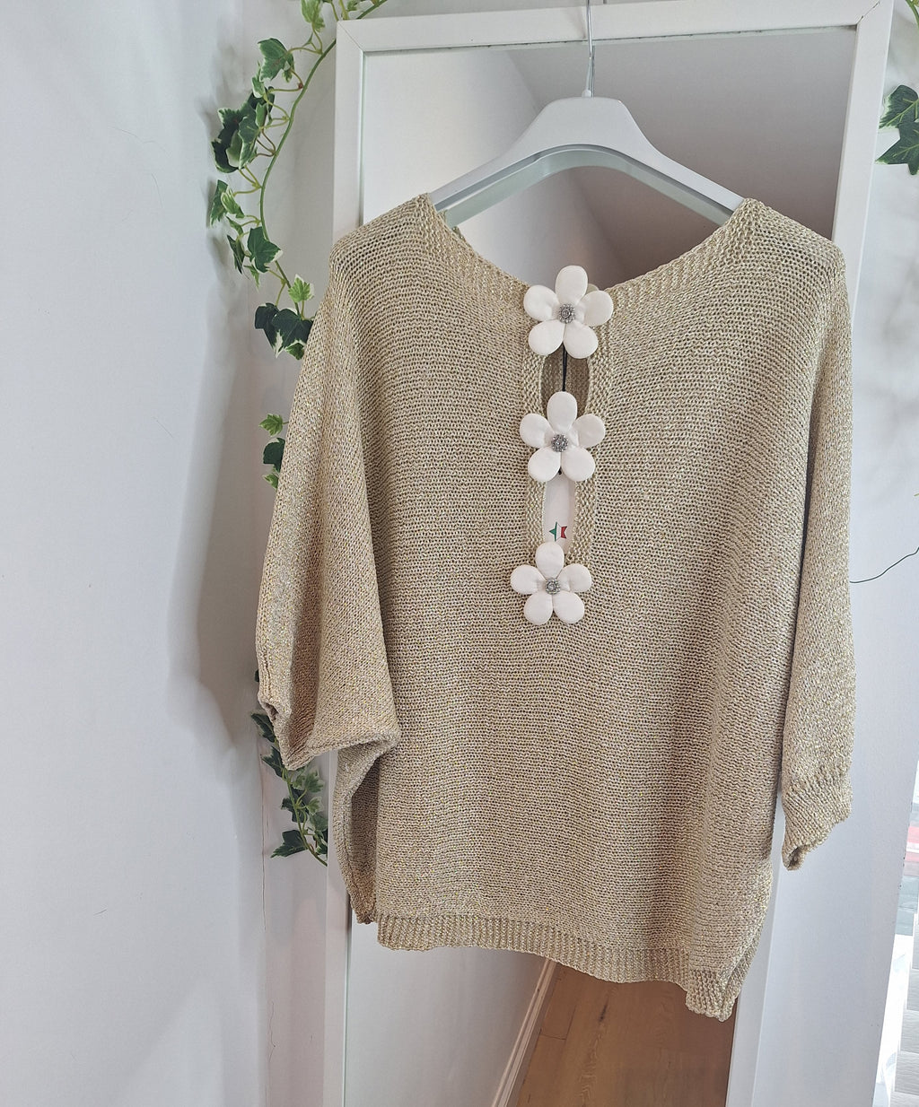 New Daisy Back Gold Top