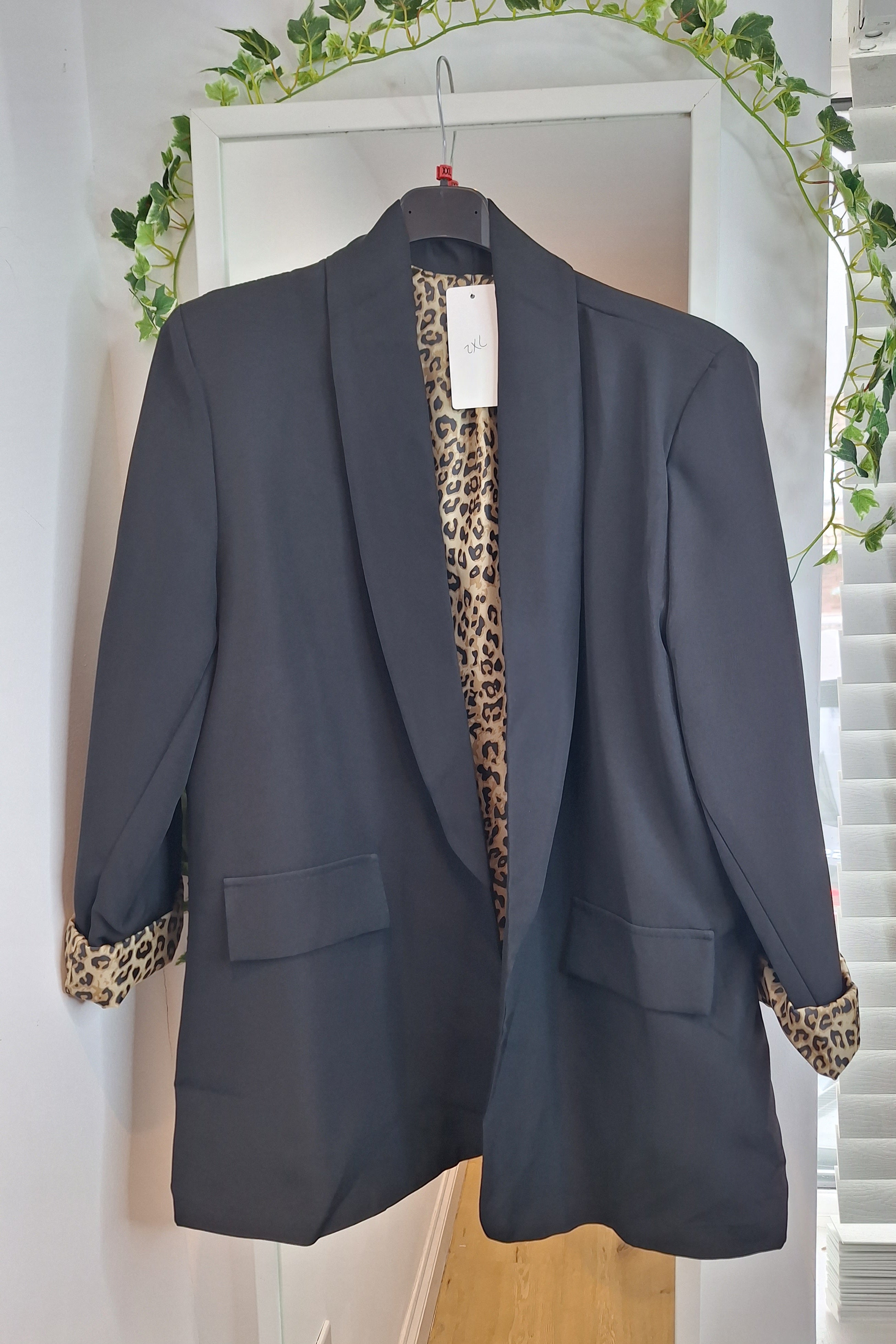 New Black Leopard Trim Blazer intro price Size 18-20